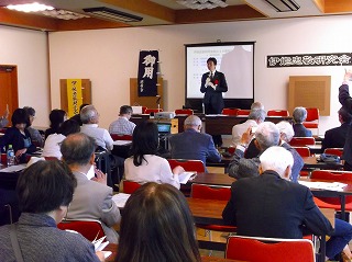 写真：伊能忠敬研究会20周年記念講演会に参加する市長の様子