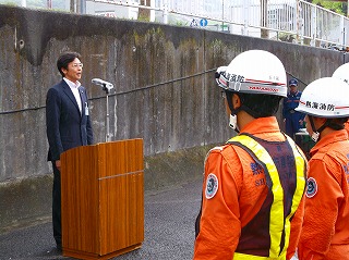 写真：静岡県消防救助技術大会壮行会に参加する市長の様子