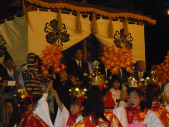 写真：今宮神社例大祭宵宮祭に出席する市長の様子