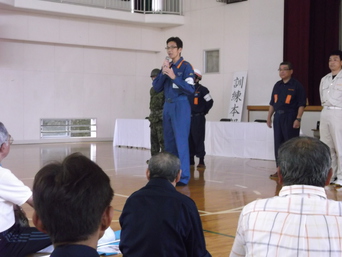 写真：総合防災訓練に参加する市長の様子