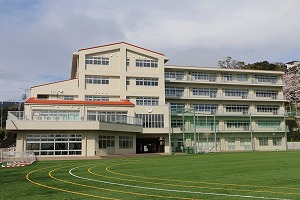 写真：熱海中学校外観