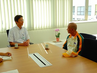 写真：北島さんと市長の会談の様子