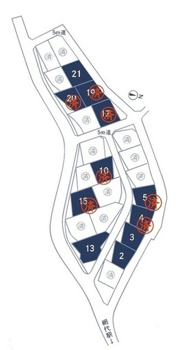 月見ヶ丘分譲地はJR伊東線網代駅から徒歩約20分、市営和田木団地の上にあります。