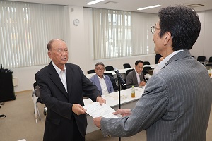 写真：特別職報酬等審議会の様子
