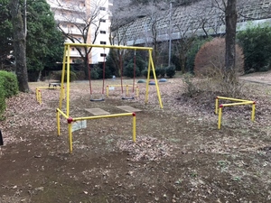 写真：公園に設置されている遊具