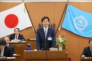 写真：壇上の市長