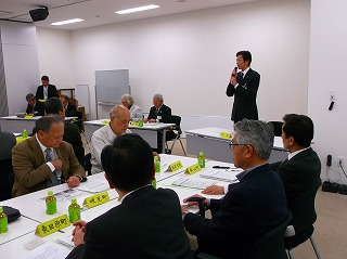 写真：町内会長連合会4月定例会に参加する市長の様子