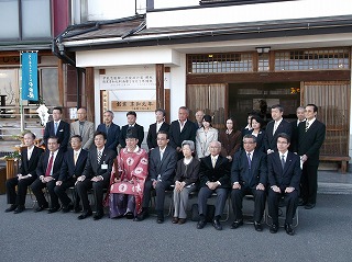 写真：伊能忠敬測量隊宿泊記念標柱除幕式の様子