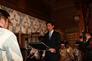 写真：今宮神社例大祭宵宮祭に参加する市長の様子