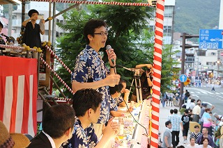 写真：熱海こがし祭り山車コンクールの様子1