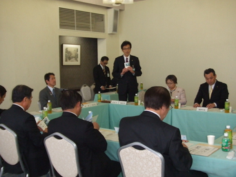 写真：第62回静岡県東部市長会議に出席する市長の様子