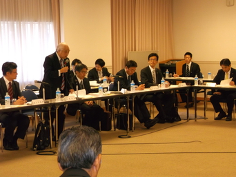 写真：温泉所在都市協議会役員会・秋季会議に出席する市長の様子