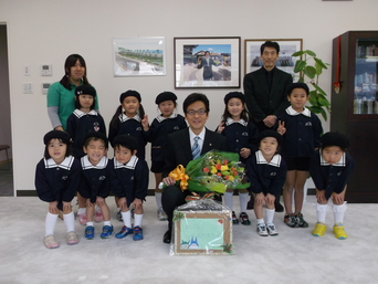 写真：富士保育園園児　市長訪問の様子