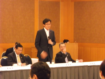 写真：静岡県市長会10月定例市長会議で挨拶をする市長の様子