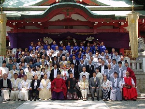 写真：来宮神社例大祭の神事に出席する市長の様子1