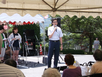 写真：熱海伊豆海の郷夏祭りに出席する市長の様子