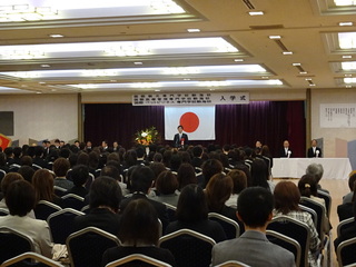 写真　国際観光・医療・ペットビジネス専門学校入学式