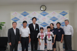 写真　女子学童野球全国大会出場報告