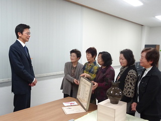 写真　静岡県知事表彰 市長への受賞報告