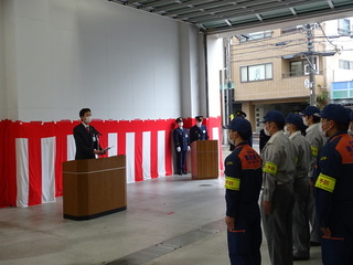 写真　新車配備式　市長挨拶