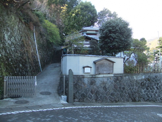 道路から撮影した光風荘の写真