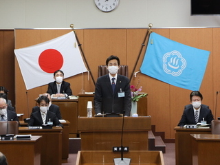 写真　市長施政方針読み上げ