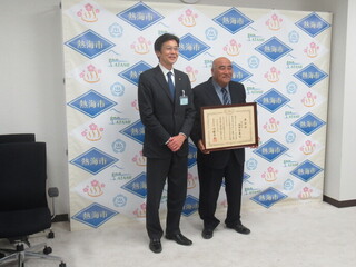 受賞された須田氏と市長