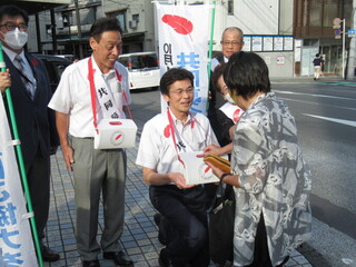 写真　街頭募金の様子