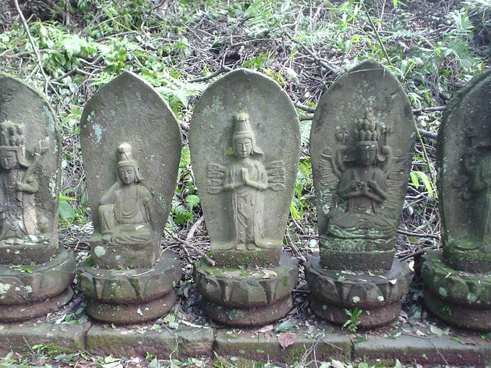石造三十三所供養観音像の画像