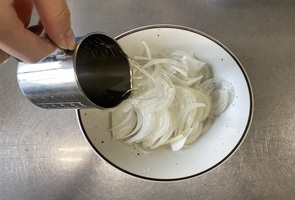 調味料を加える