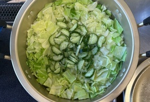 野菜を茹でる