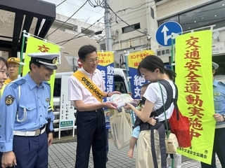 街頭広報の様子